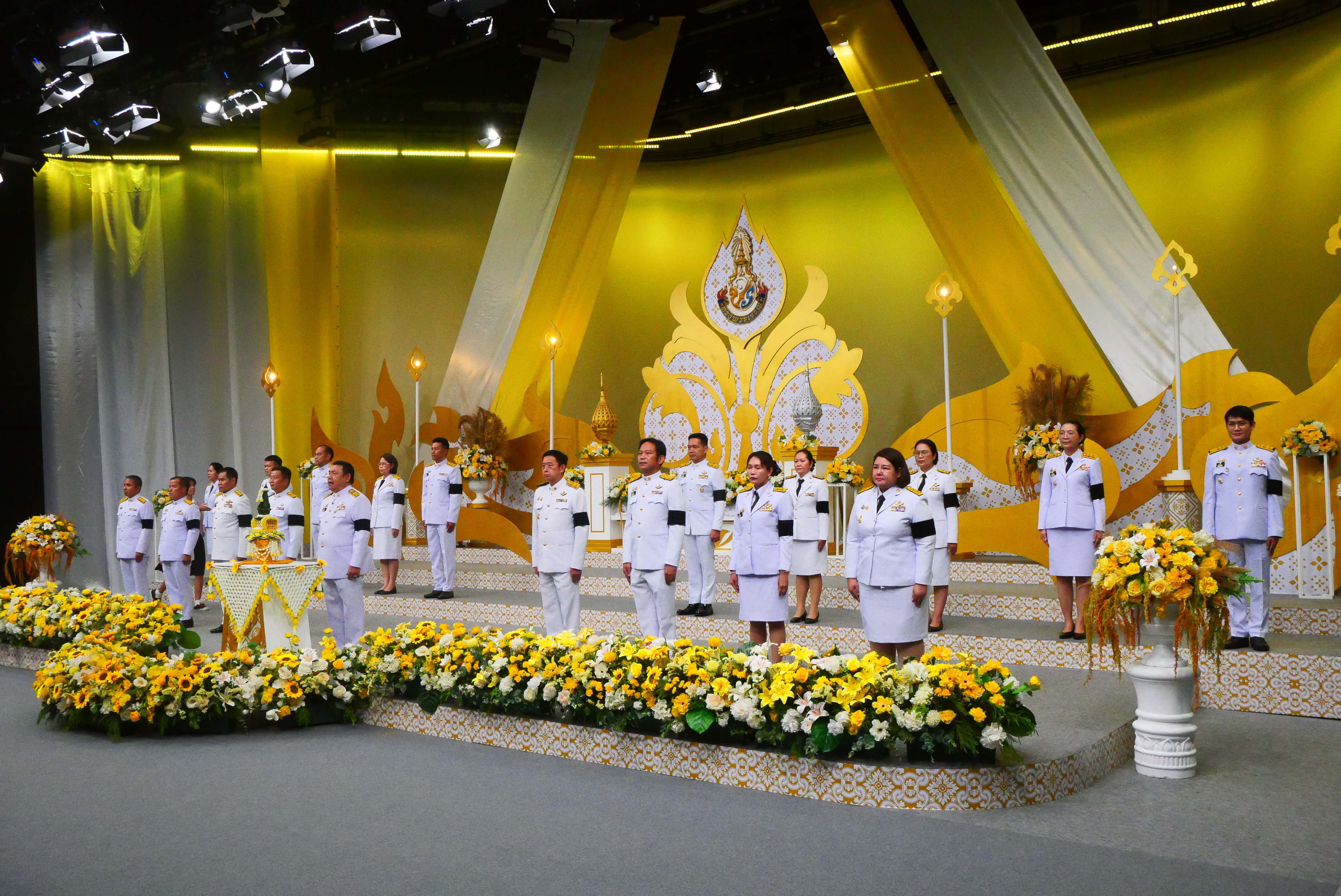 title - คณะผู้บริหาร ส.ป.ก. บันทึกเทปถวายพระพรชัยมงคล เนื่องในโอกาสมหามงคลเฉลิมพระชนมพรรษา 74 พรรษา พระบาทสมเด็จพระปรเมนทรรามาธิบดีศรีสินทร มหาวชิราลงกรณ พระวชิรเกล้าเจ้าอยู่หัว